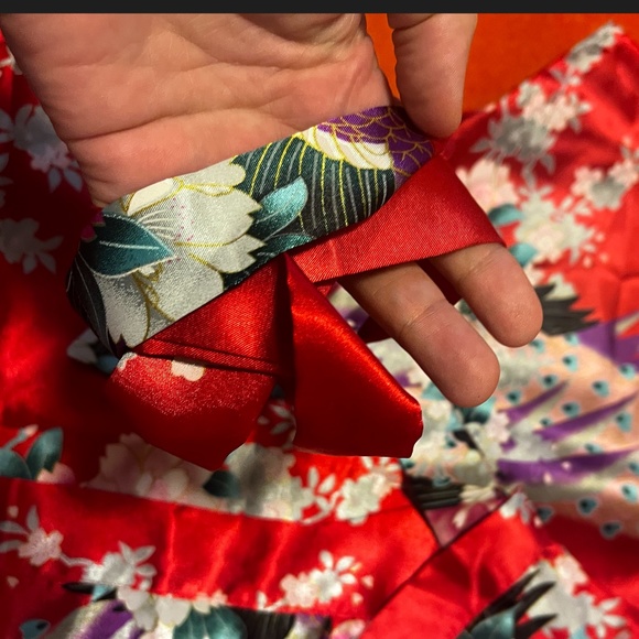 Red with birds and flowers shiny satin kimono like robe NWOT - Picture 8 of 12